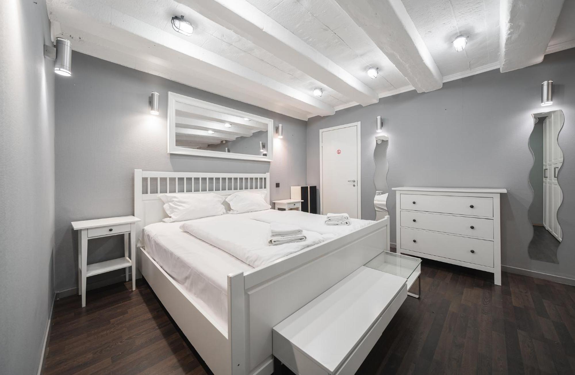 Islandijos Self Check-In Basement Apartments VNO Exterior photo